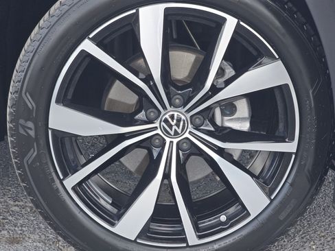 Certified 2024 Volkswagen Atlas Cross Sport SEL Premium R-Line AWD/4WD image 17