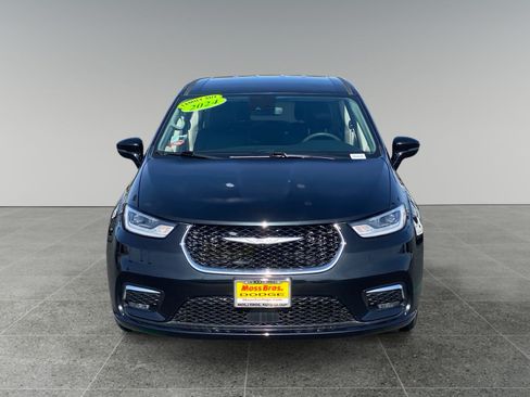 Used 2024 Chrysler Pacifica Limited FWD image 8