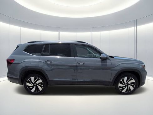Used 2026 Volkswagen Atlas SE FWD image 3