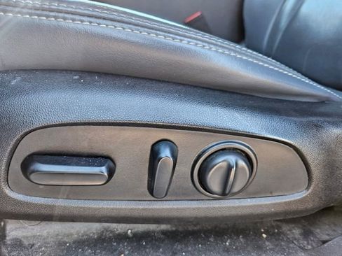 Used 2019 Buick Enclave Essence image 9