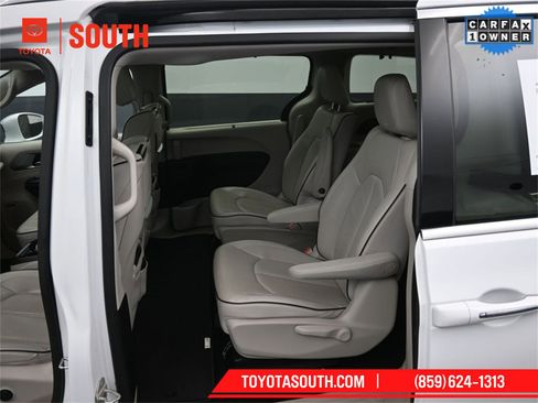 Used 2018 Chrysler Pacifica Limited w/ Advanced Safetytec Group image 10