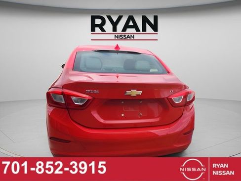 Used 2017 Chevrolet Cruze LT w/ Convenience Package FWD image 5