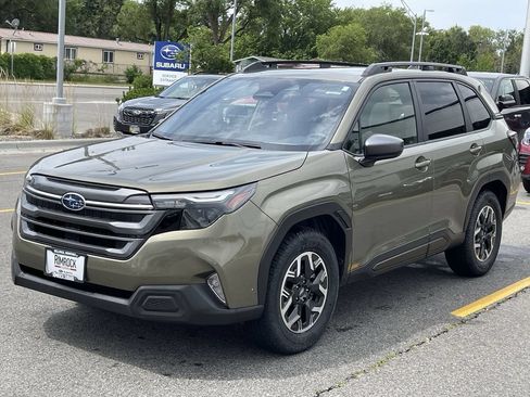 Used 2025 Subaru Forester Premium AWD/4WD image 3