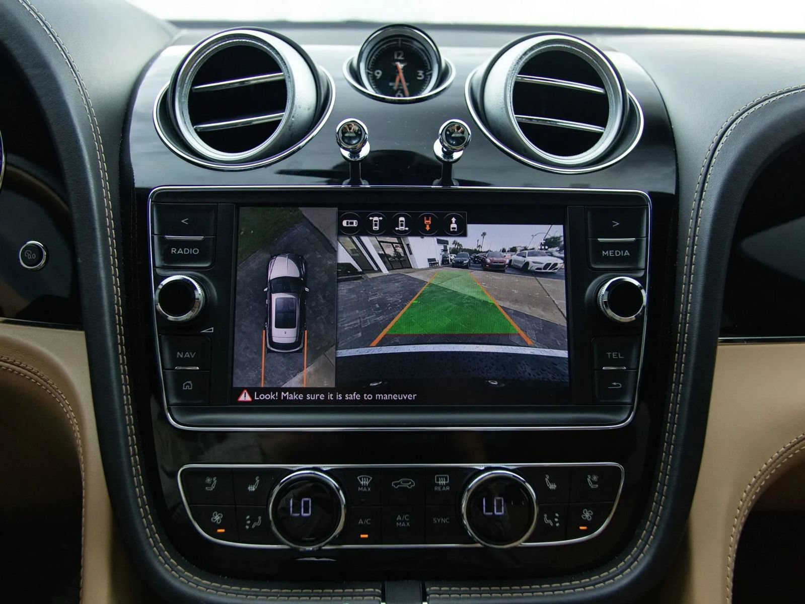 Used 2017 Bentley Bentayga AWD/4WD image 34