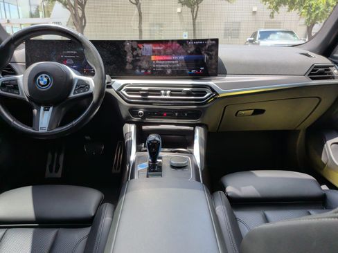 Used 2022 BMW i4 eDrive40 w/ M Sport Package RWD image 30