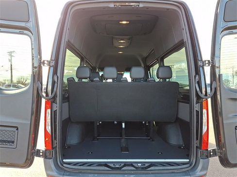 Used 2022 Mercedes-Benz Sprinter 2500 image 27