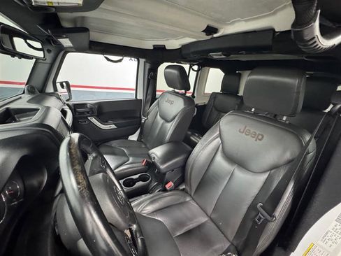 Used 2014 Jeep Wrangler Unlimited Sahara w/ Max Tow Package AWD/4WD image 12