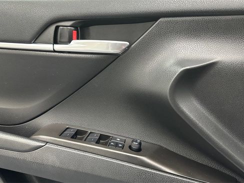 Used 2023 Toyota Camry SE image 19