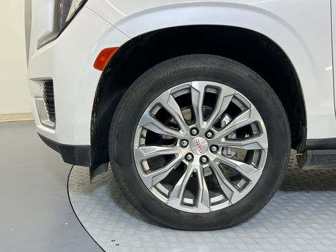 Used 2023 GMC Yukon XL Denali image 11