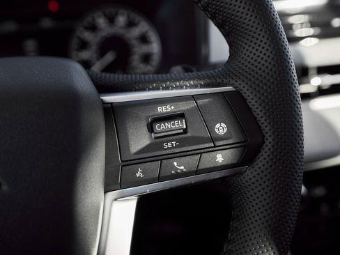 Used 2025 Mitsubishi Outlander SE FWD image 36