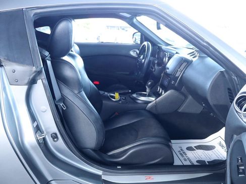 Used 2014 Nissan 370Z Touring RWD image 30
