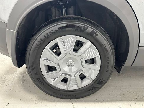 Used 2025 Nissan Kicks S AWD/4WD image 56