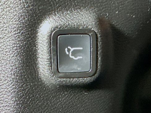 Used 2021 Jeep Cherokee Limited image 30