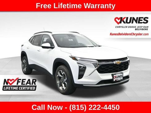 Used 2025 Chevrolet Trax LT FWD image 1