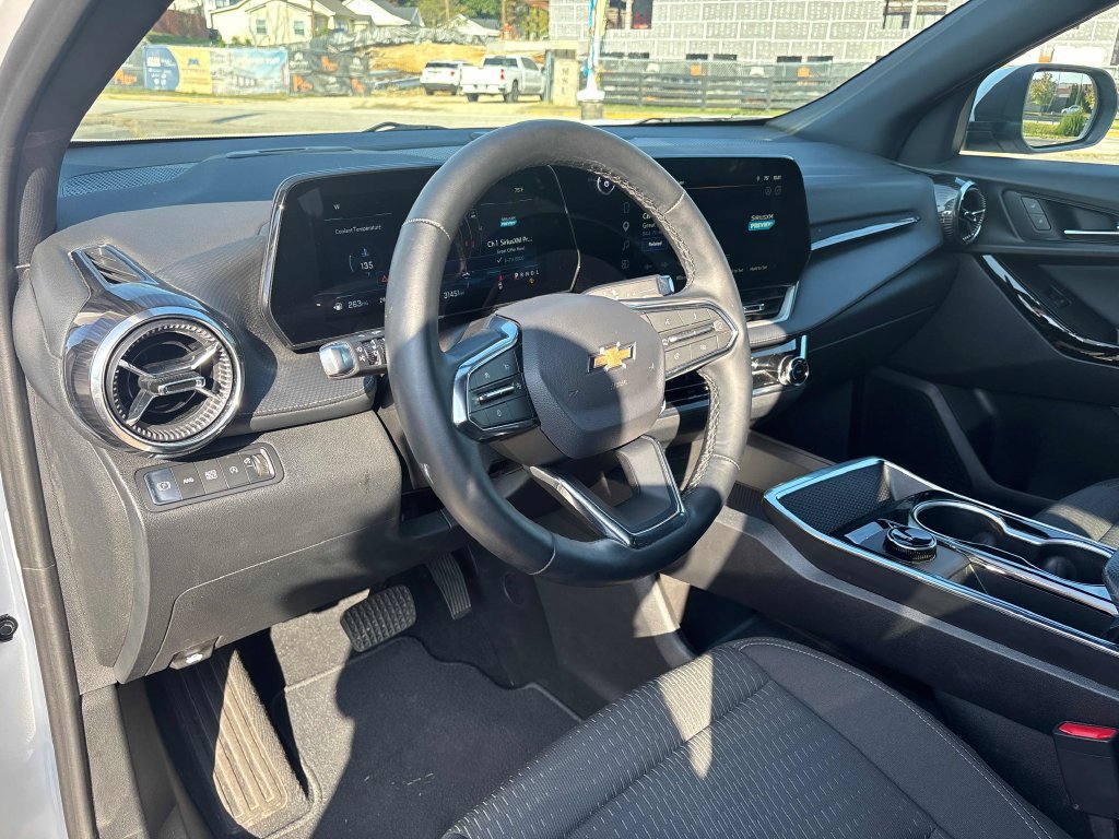 Used 2026 Chevrolet Equinox LT AWD/4WD image 11