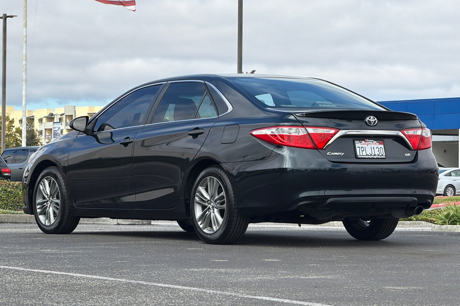 Used 2016 Toyota Camry SE FWD image 6