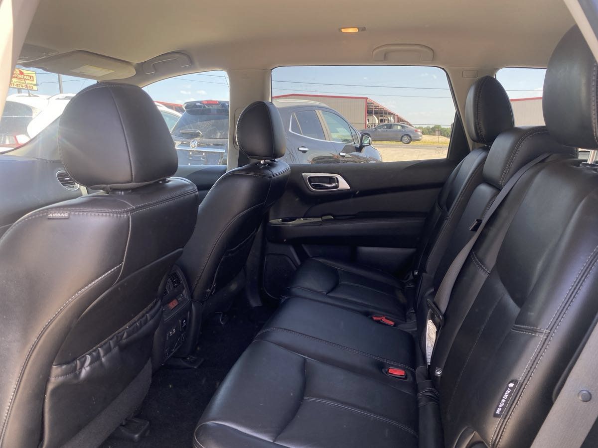 Used 2019 Nissan Pathfinder SL FWD image 9