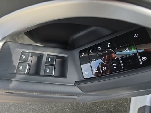 Used 2025 Audi Q5 Premium w/ Convenience Package AWD/4WD image 32