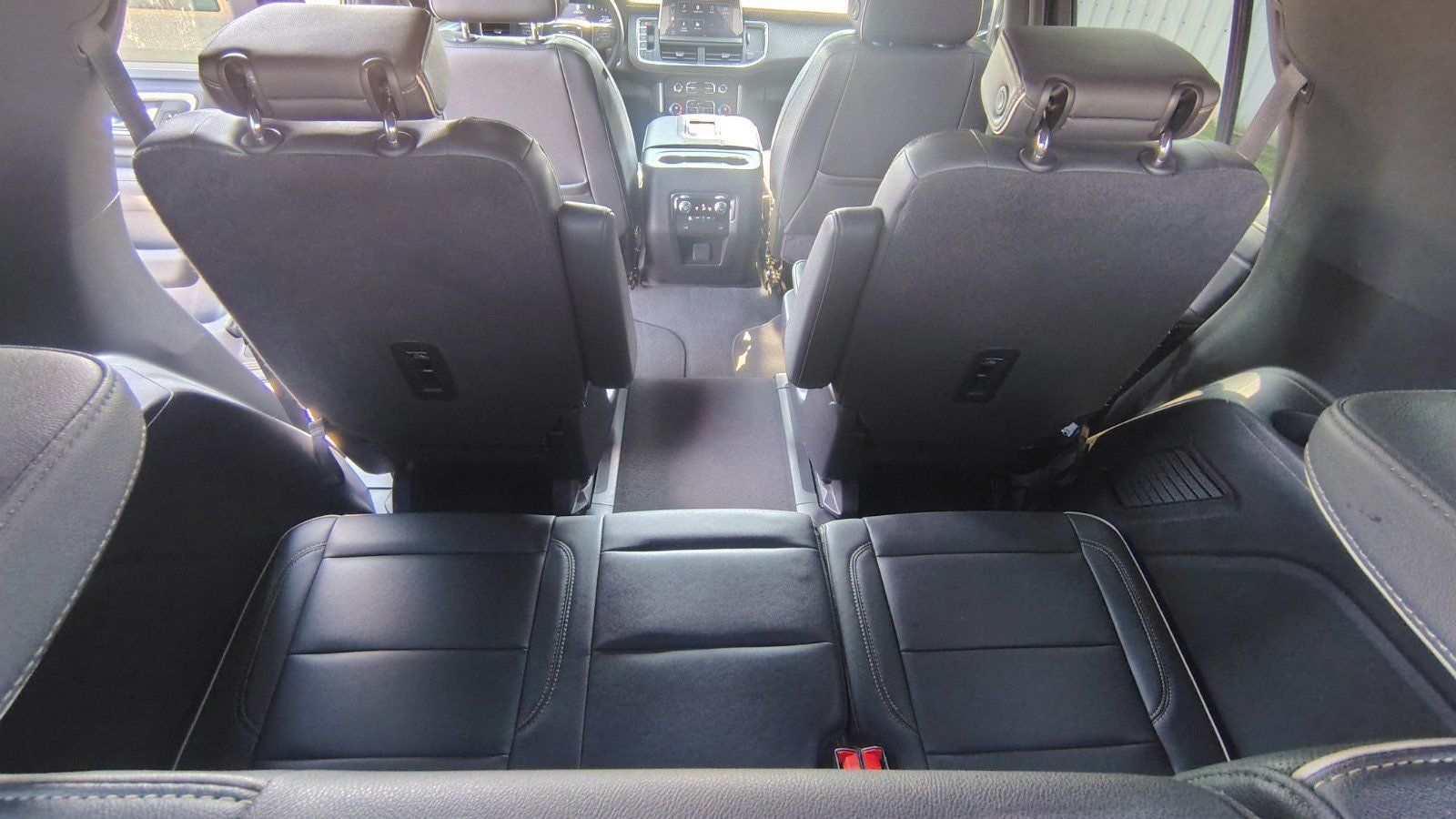Used 2023 GMC Yukon SLT AWD/4WD image 24