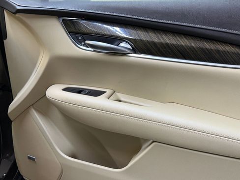 Used 2019 Cadillac XT5 FWD image 43