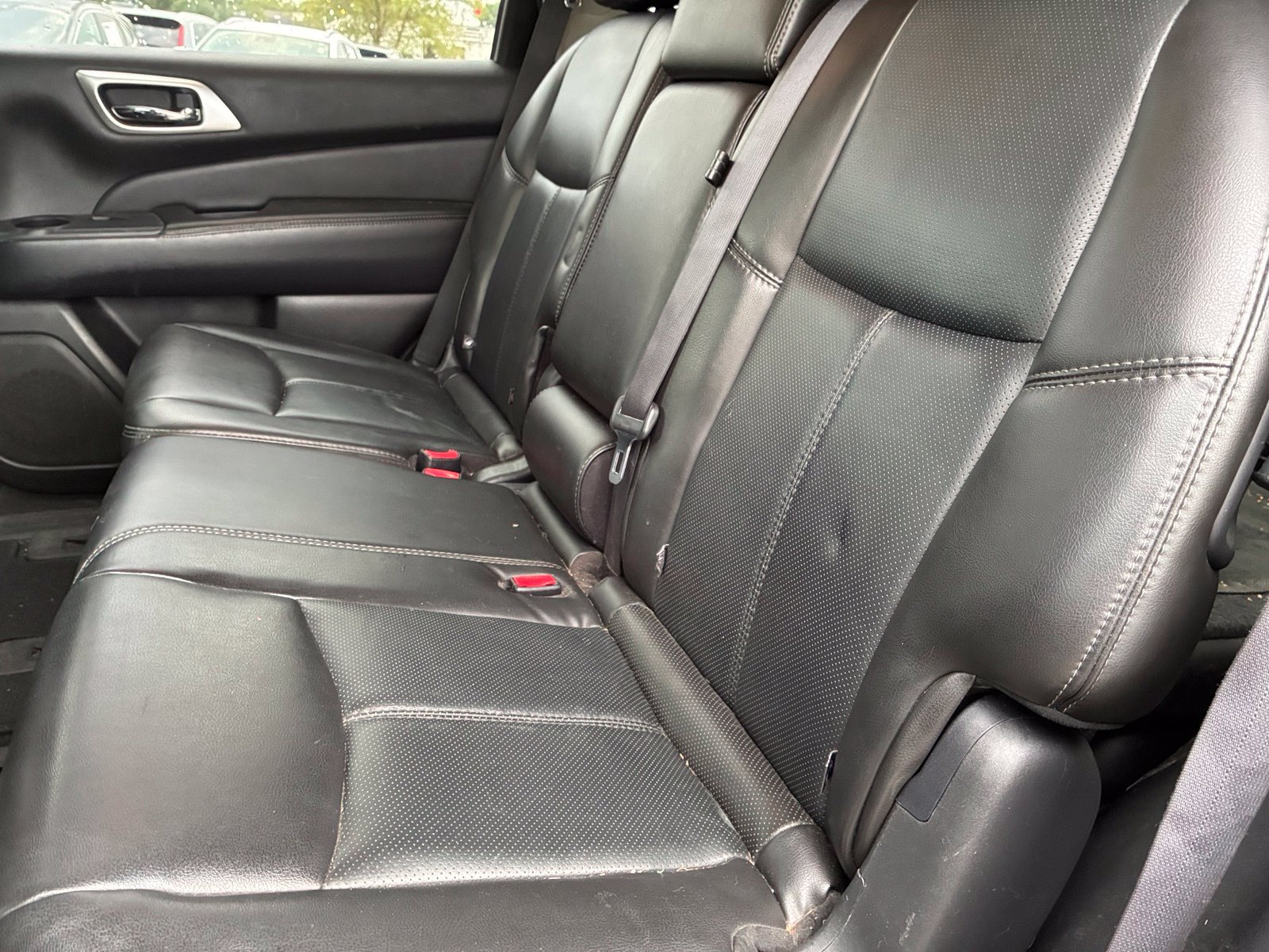 Used 2014 Nissan Pathfinder Platinum FWD image 11