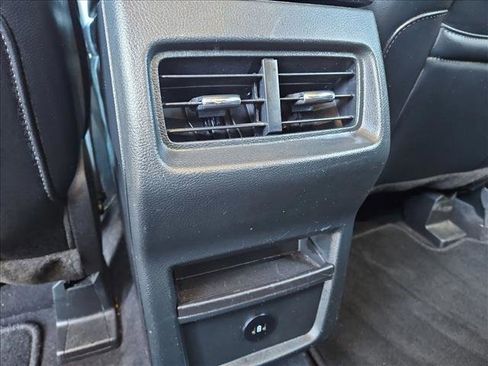 Used 2023 Ford Edge SEL image 16