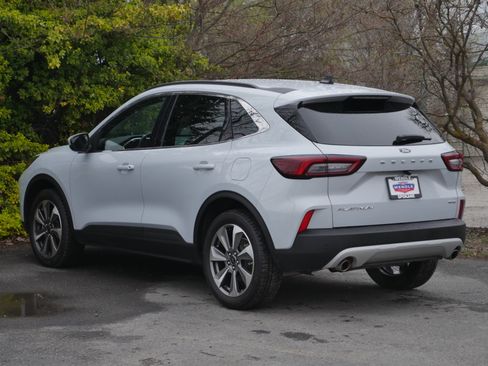 Certified 2025 Ford Escape Platinum AWD/4WD image 16