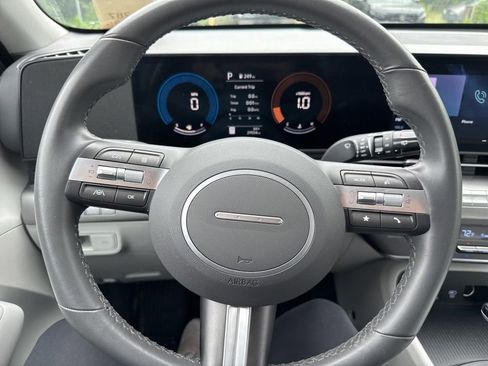 Used 2025 Hyundai Kona SEL AWD/4WD image 2