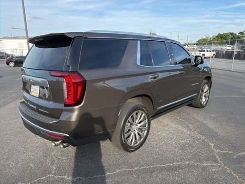 Used 2021 GMC Yukon Denali w/ Denali Premium Package image 3