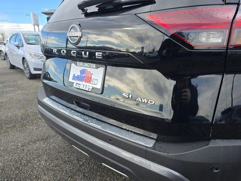 Used 2023 Nissan Rogue SL w/ SL Premium Package image 17