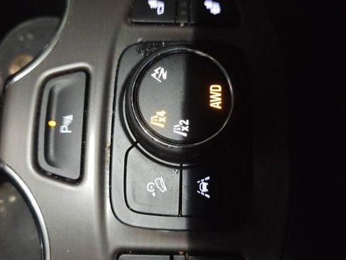 Used 2022 GMC Terrain AT4 w/ Infotainment Package II image 11