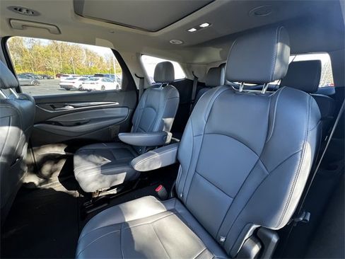 Used 2019 Buick Enclave Essence image 13