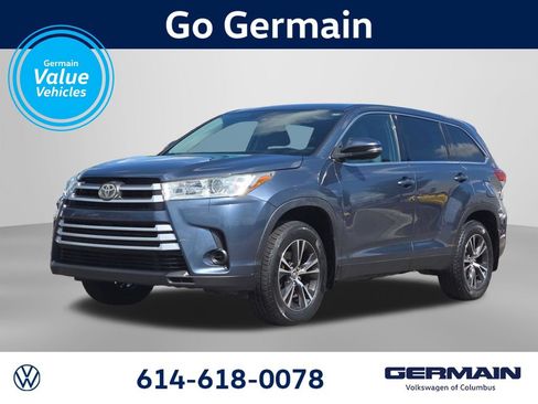 Used 2019 Toyota Highlander LE FWD image 1