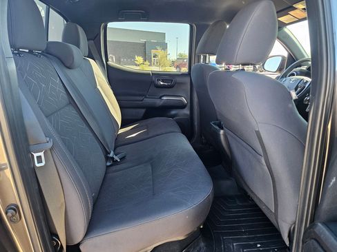 Used 2017 Toyota Tacoma TRD Sport w/ Tow Package (A/T) AWD/4WD image 22