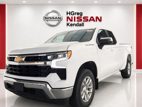 Used 2024 Chevrolet Silverado 1500 LT AWD/4WD image 4