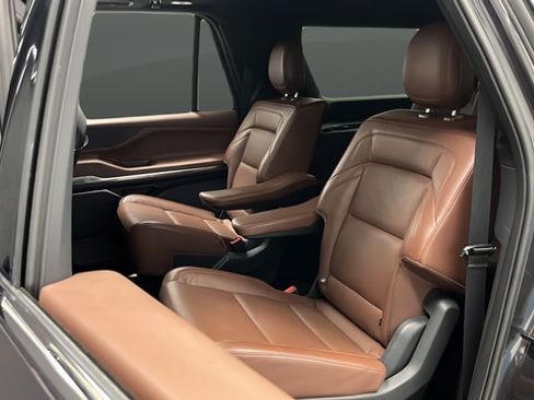 Used 2025 Lincoln Navigator L Reserve AWD/4WD image 22
