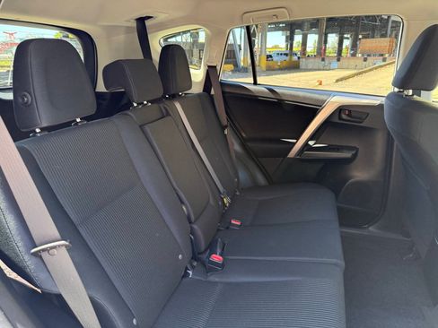 Used 2018 Toyota RAV4 LE w/ All Weather Liner Package AWD/4WD image 46