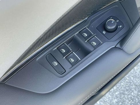 New 2026 Volkswagen Tiguan SE FWD image 19
