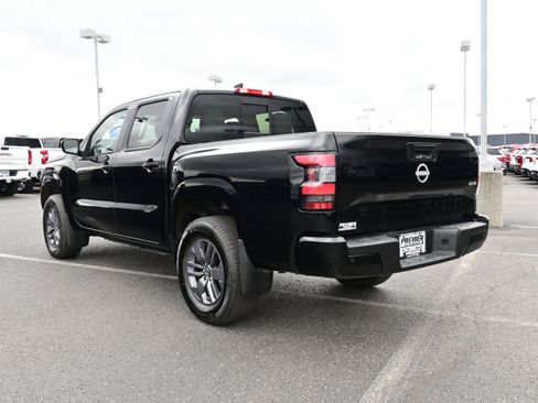 Used 2025 Nissan Frontier SV image 6