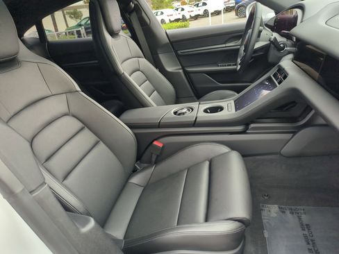 Used 2025 Porsche Taycan image 33
