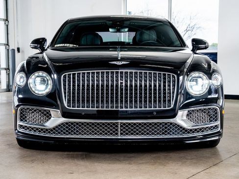 Used 2021 Bentley Flying Spur W12 image 3