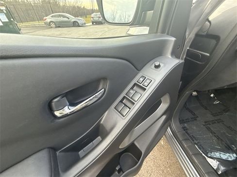 Certified 2022 Nissan Frontier SV image 13