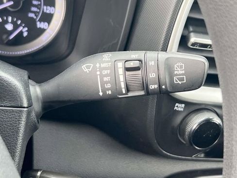 Certified 2022 Hyundai Venue SE image 21