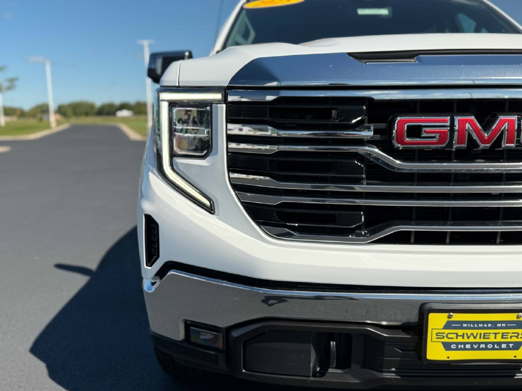 Used 2025 GMC Sierra 1500 SLT AWD/4WD image 4