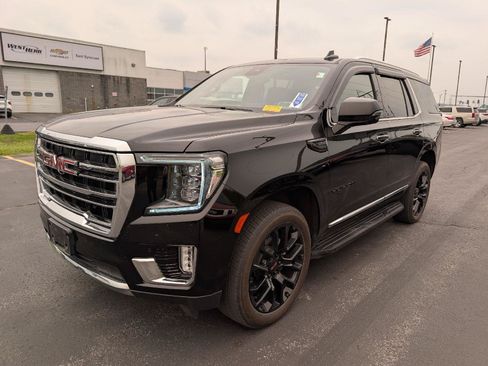 Used 2024 GMC Yukon SLT w/ SLT Luxury Package AWD/4WD image 4