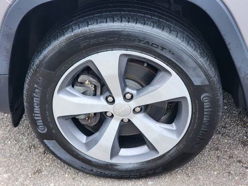 Used 2020 Jeep Cherokee Limited image 18