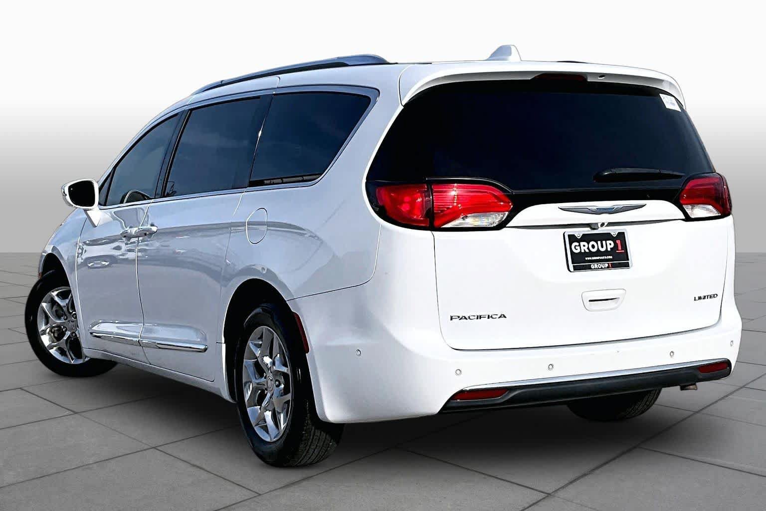 Used 2018 Chrysler Pacifica Limited w/ Advanced Safetytec Group FWD image 11