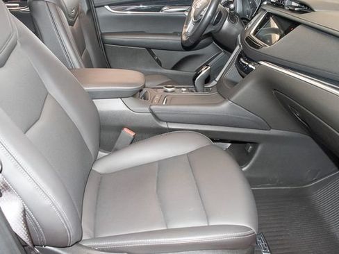 Used 2021 Cadillac XT5 Luxury w/ LPO, Floor Liner Package AWD/4WD image 10