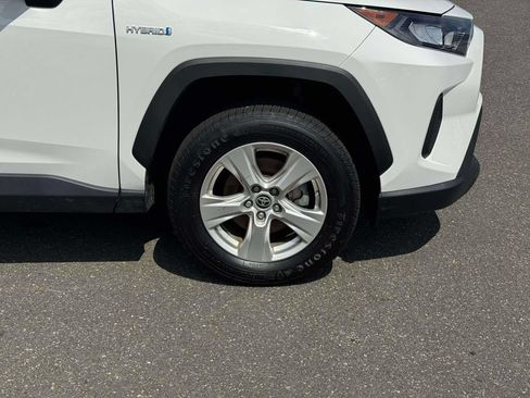 Used 2021 Toyota RAV4 LE AWD/4WD image 9
