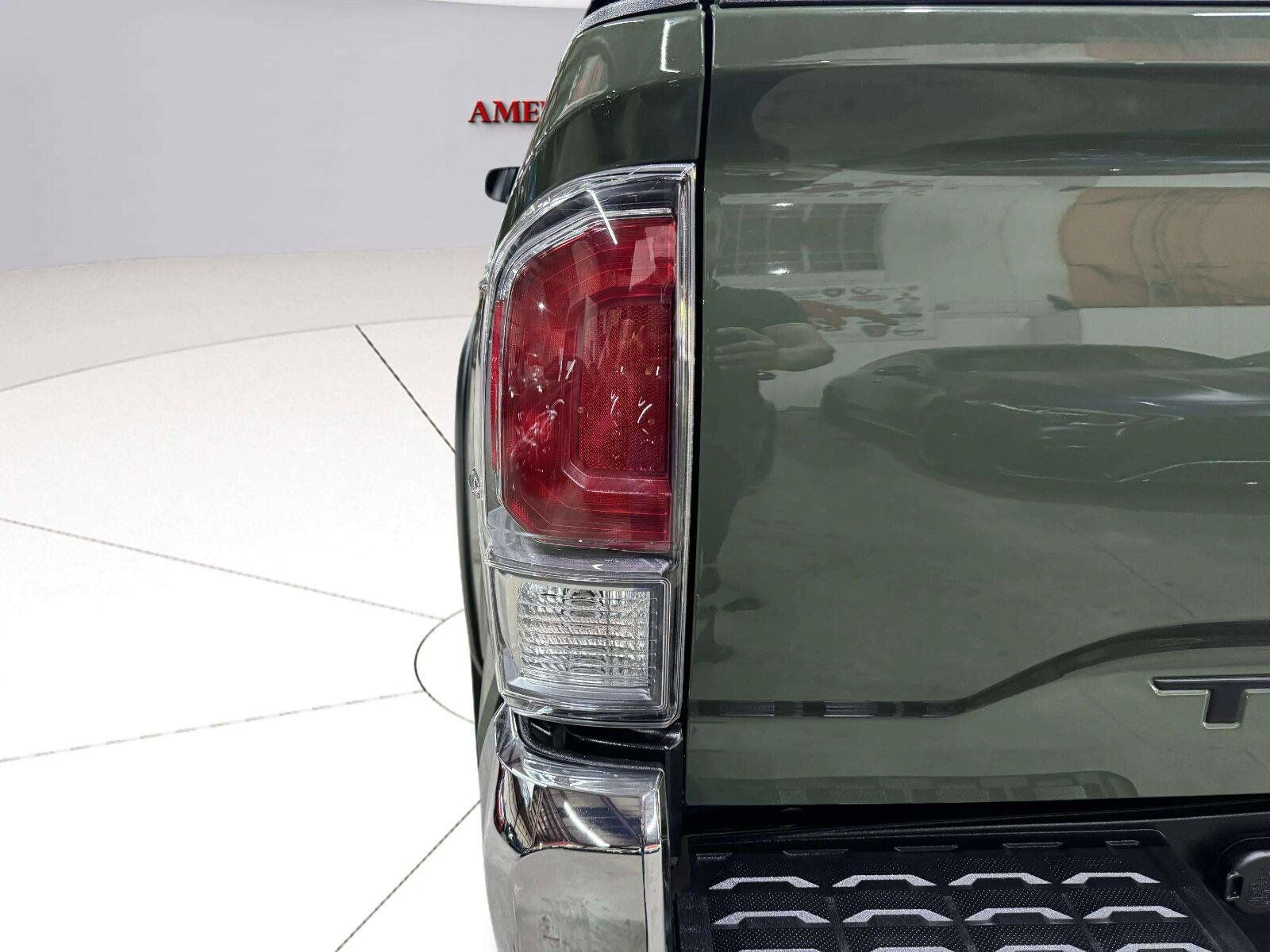 Used 2022 Toyota Tacoma TRD Off-Road AWD/4WD image 14